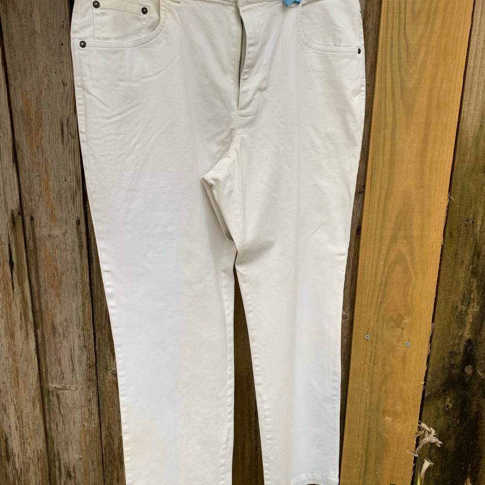 TASSO ELBA straight leg pants size 33W 30L, 97% Cotton, color: White